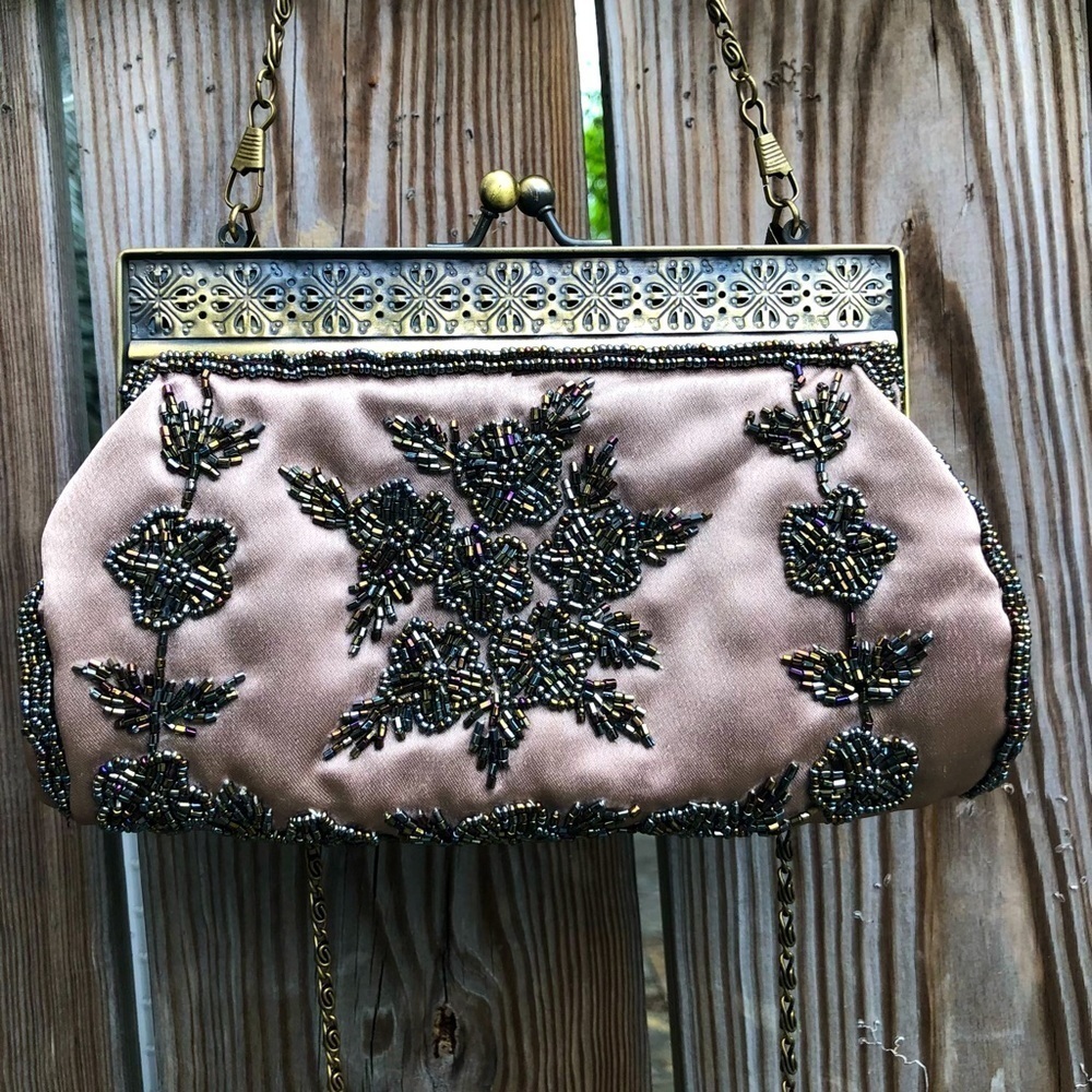 𝅺(SOLD) VINTAGE beaded beauty - Picture 2 of 16